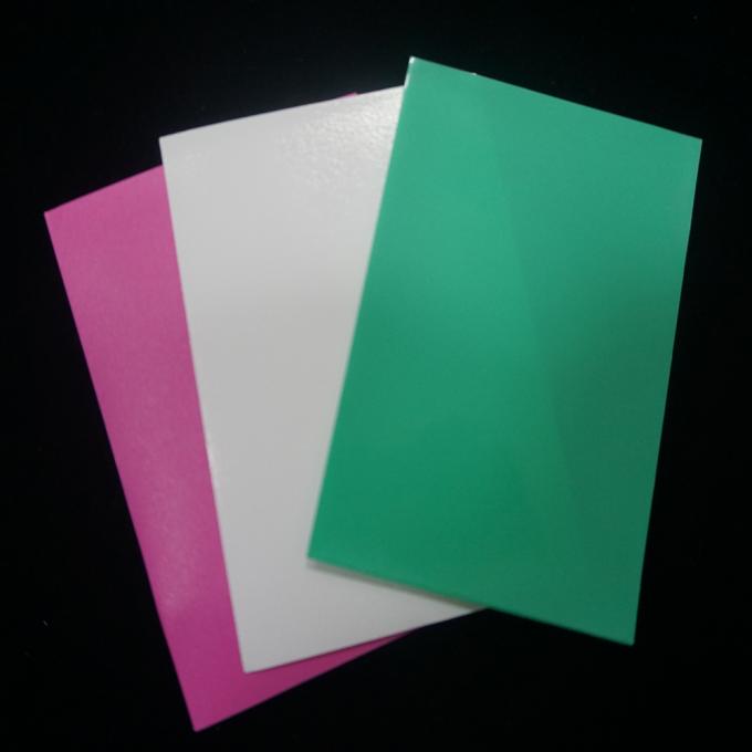Προσαρμοσμένος υψηλός - η ποιότητα ζωηρόχρωμα μπροστινά σαφή PP χρωματίζει πίσω τα παγωμένα μικρά πλαστικά μανίκια καρτών